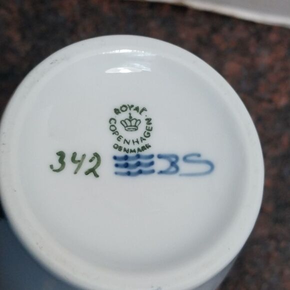 7" Royal Copenhagan Blue and White Ceramic Mermaid Vase. - Picture 2 of 5